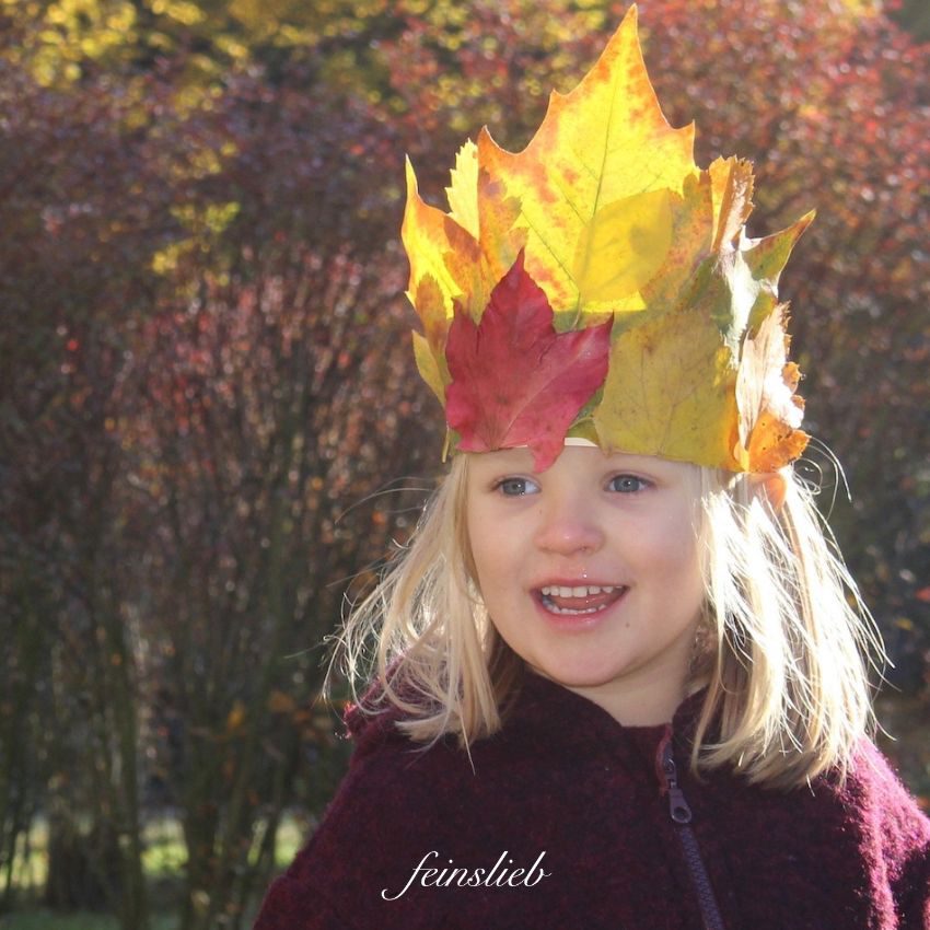 Oktober mit Kindern - Ideen: Kind mit Blätterkrone