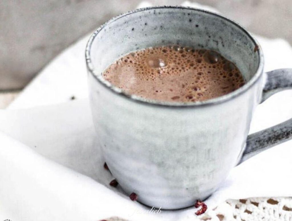 Tasse mit heißer Schokolade