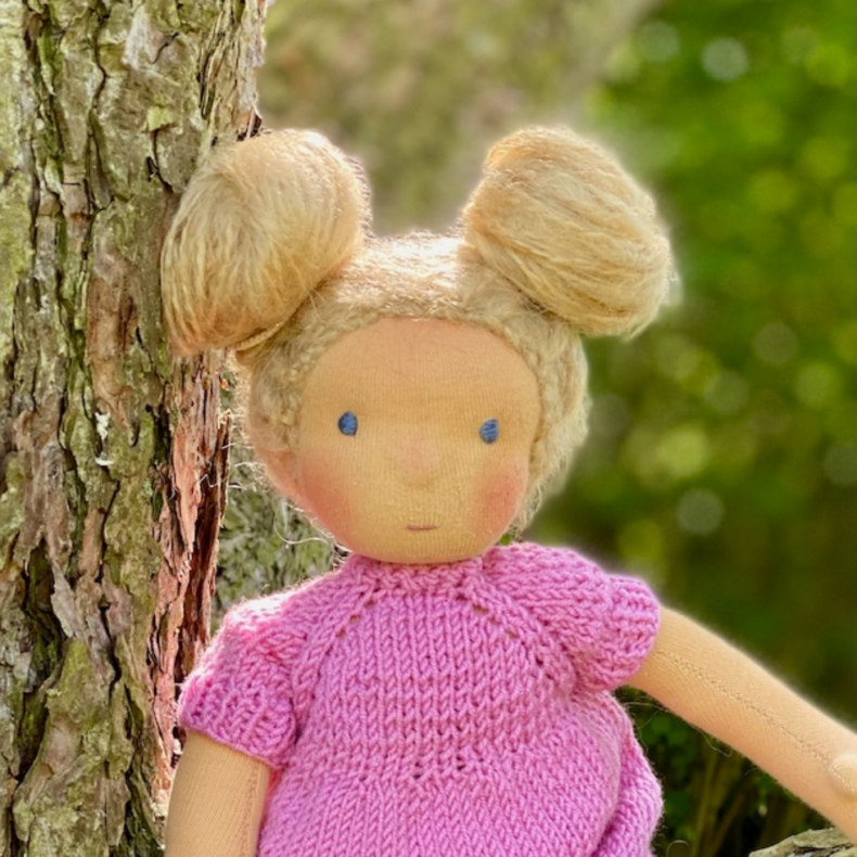 Kleine Waldorfpuppe Lotti (30 cm) mit blondem Haar